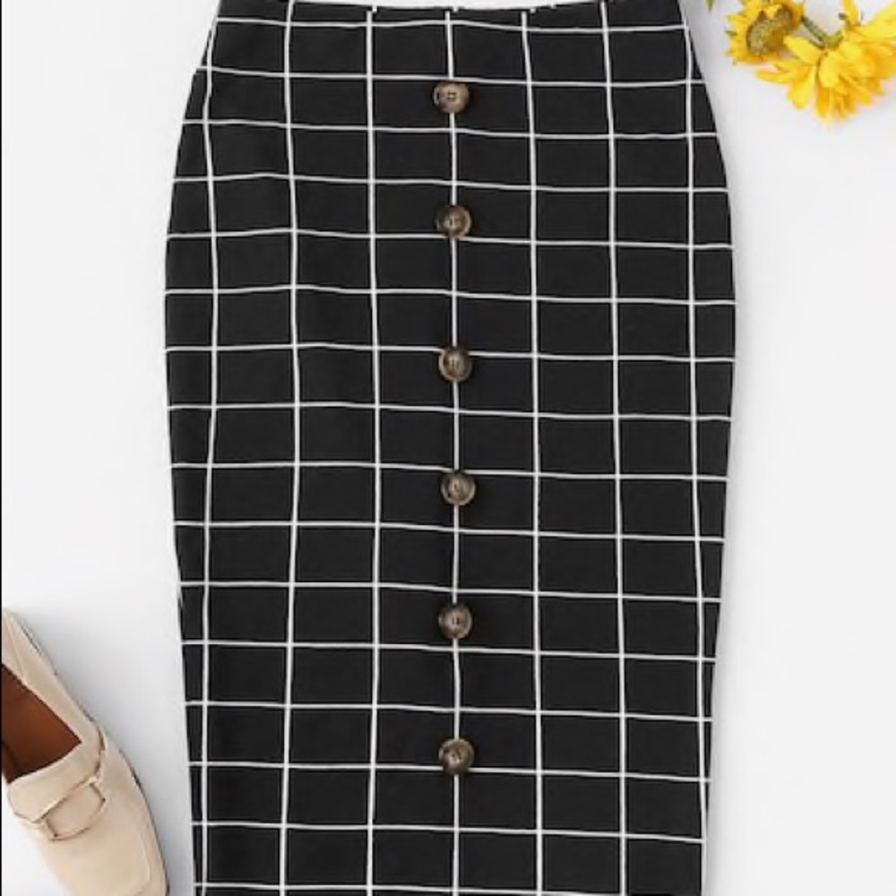 💕Host pick💕Vero black and white grid skirt
